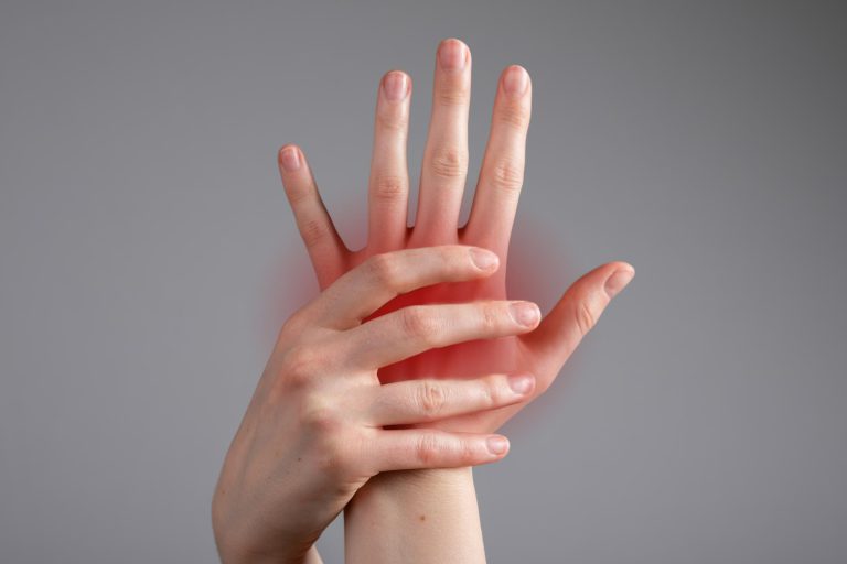 hand-bones-pain-concept-inflammation-injury-ache-hand Complex Regionaal Pijnsyndroom hand