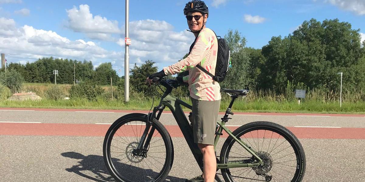 8b610d8e-6d84-4674-a8e1-3491a452c09f Meneer op de fiets. Hij heeft een klantervaring achtergelaten voor HPC