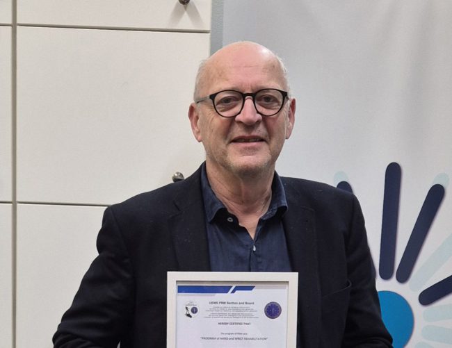 Europese accreditatie Henk heeft een certificaat vast omdat HPC als eerste nederlandse instelling een europese accreditatie heeft behaald.